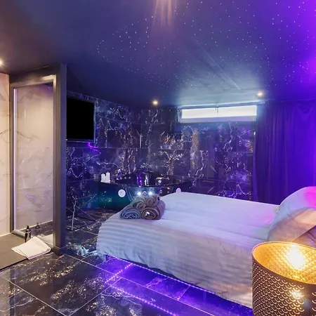 Luxurious By Vill'amore Bed & Breakfast